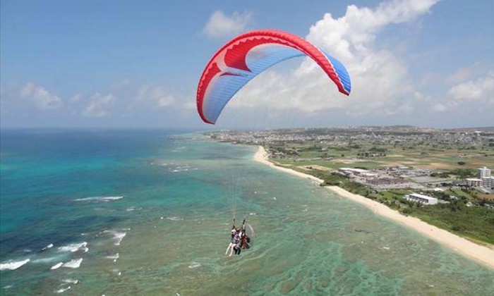 沖繩本部動力滑翔傘（愉快飛行）